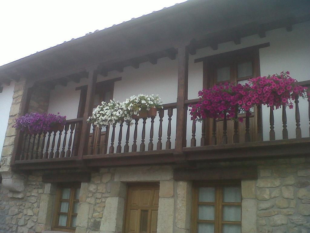 Gasthaus El Cabanon De Pimiango Exterior foto